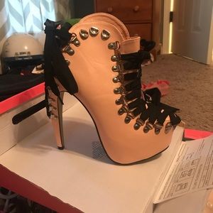 Red Kiss Rocky Bootie